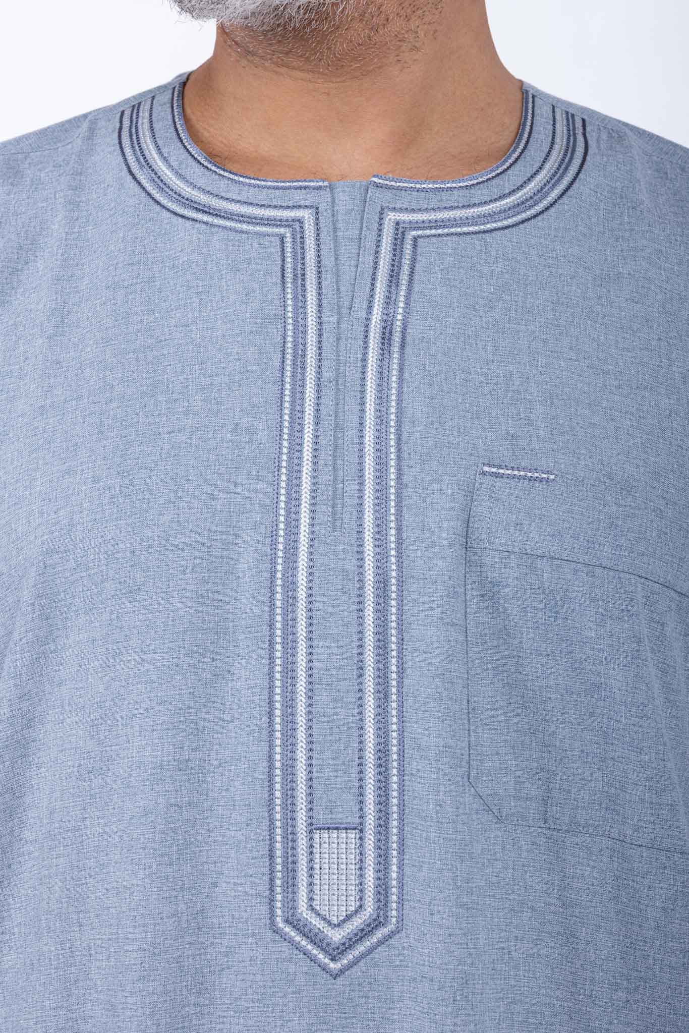 Men's light blue jalabiya with elegant details – sophisticated Arabic style