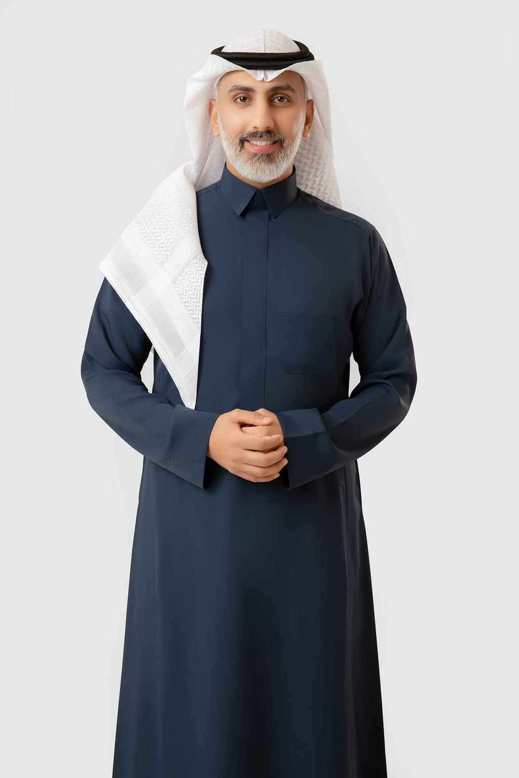 ثوب فاخر سميراميس كحلي, ياقة قلاب