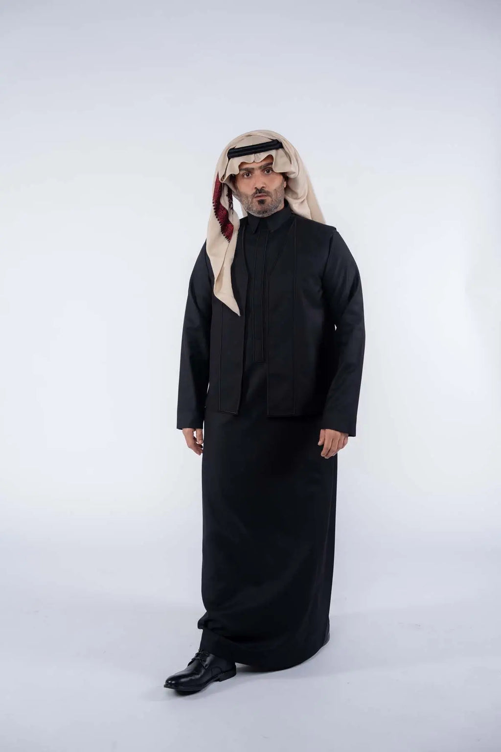 ثوب زخرفات شتوي رجالي أسود