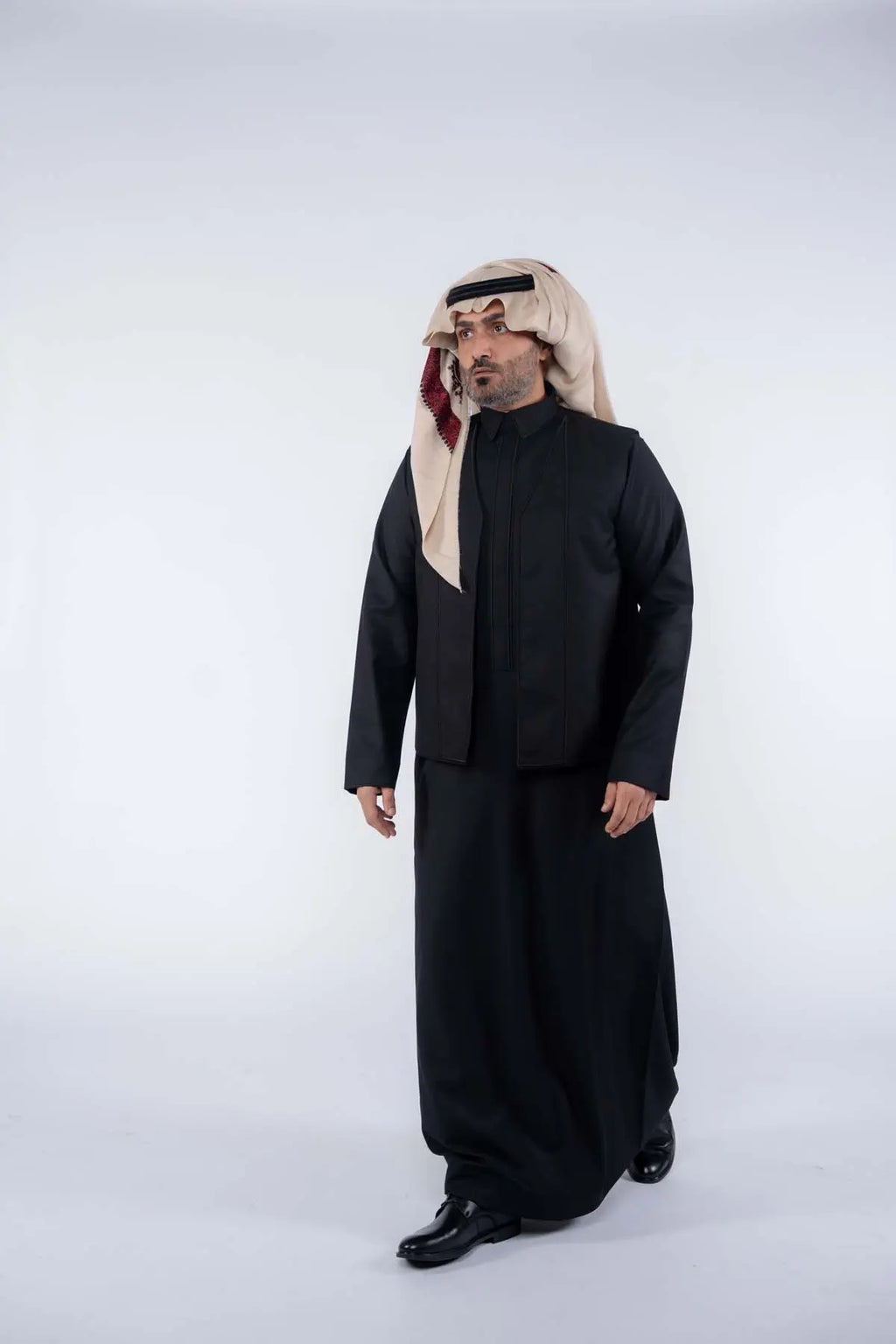 ثوب زخرفات شتوي رجالي أسود