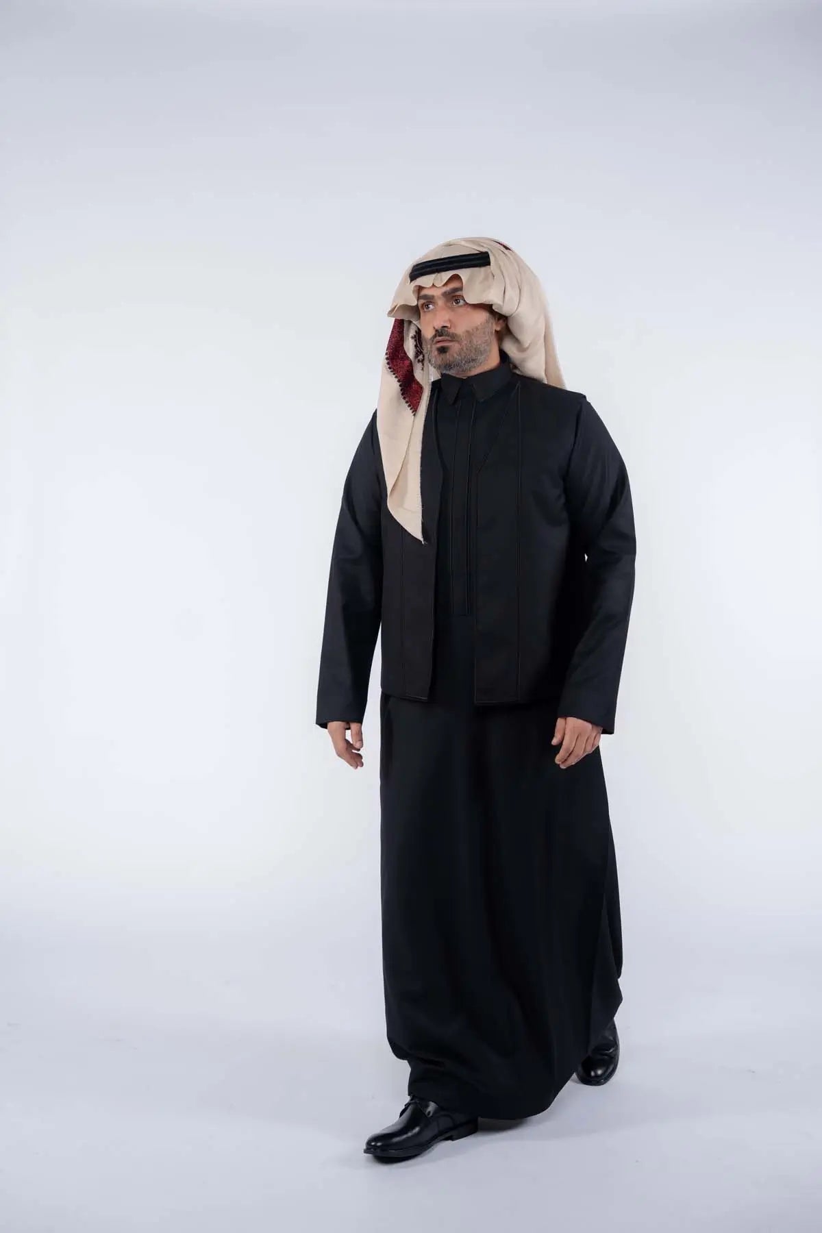 ثوب زخرفات شتوي رجالي أسود