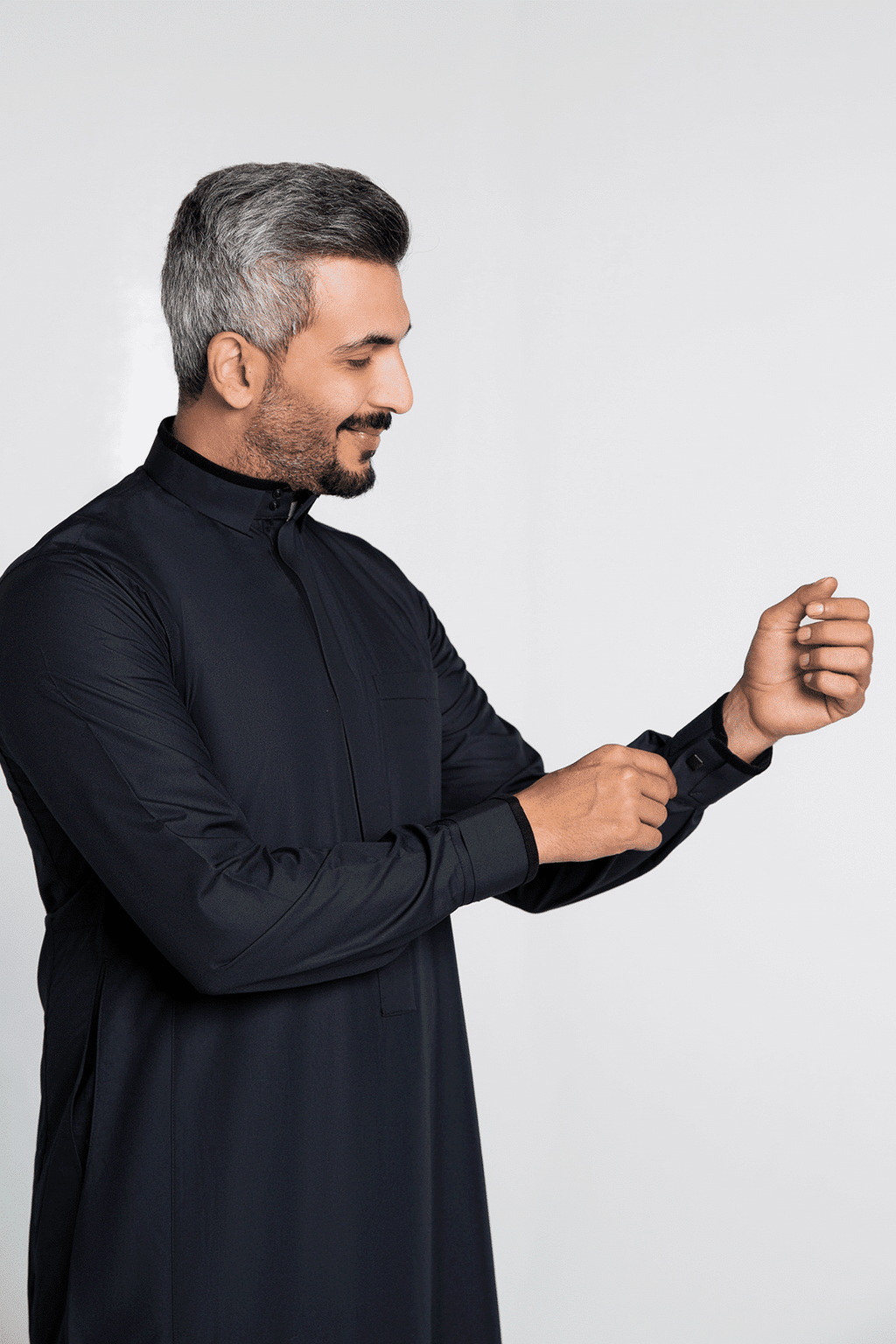 ثوب ري ثوب أسود أكمام كبك