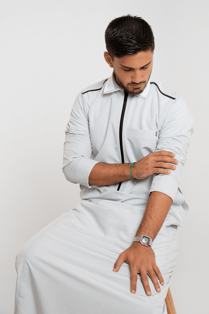 Men's light grey thobe