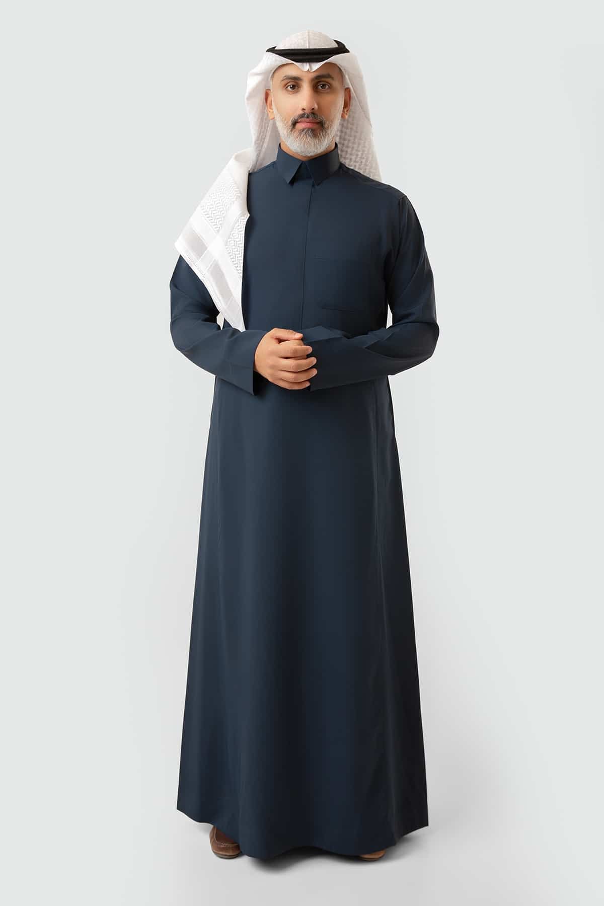 ثوب فاخر سميراميس كحلي, ياقة قلاب