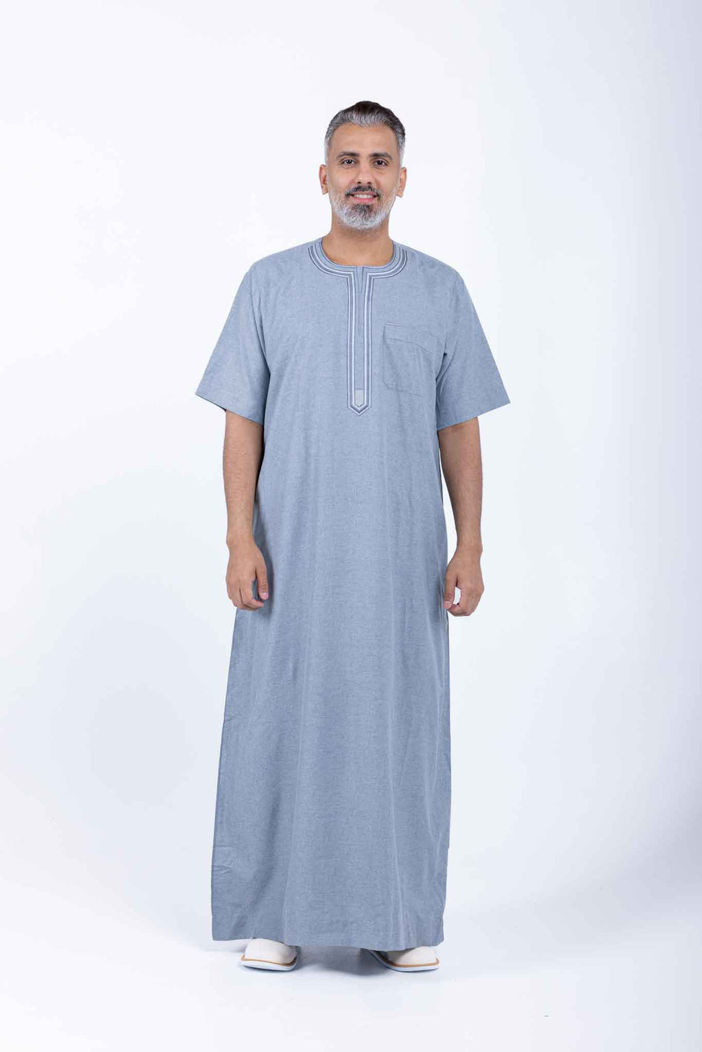Men's light blue jalabiya with elegant details – sophisticated Arabic style