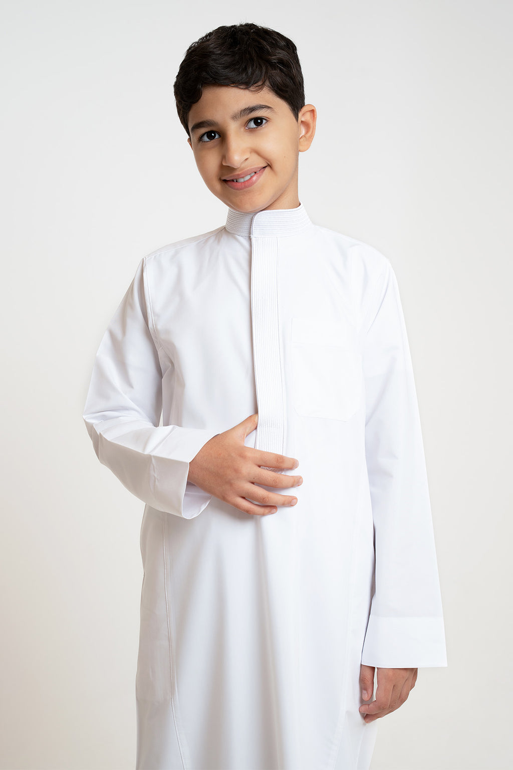 ثوب الشياكة زخرفات شبابي – أبيض