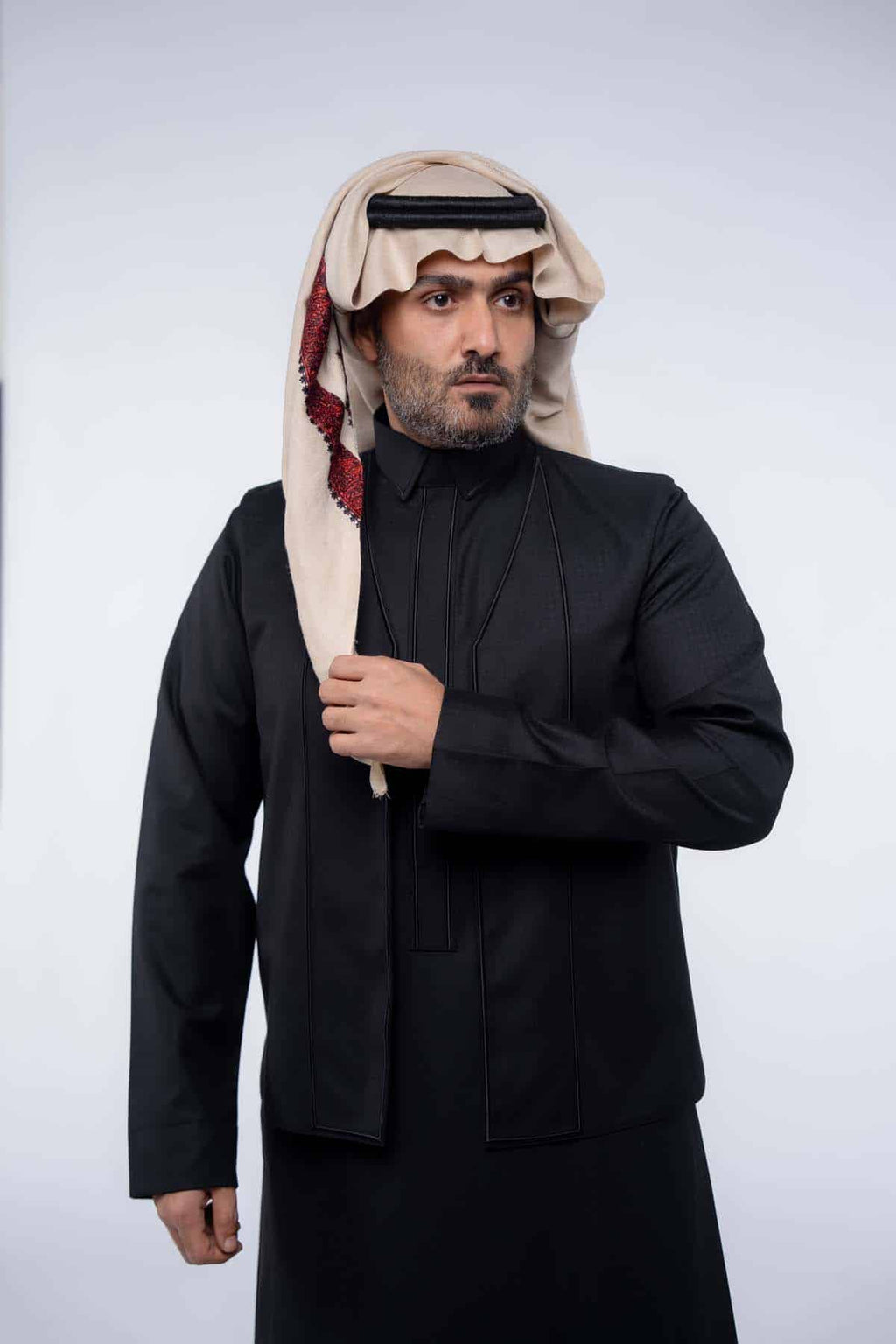 ثوب زخرفات شتوي رجالي أسود
