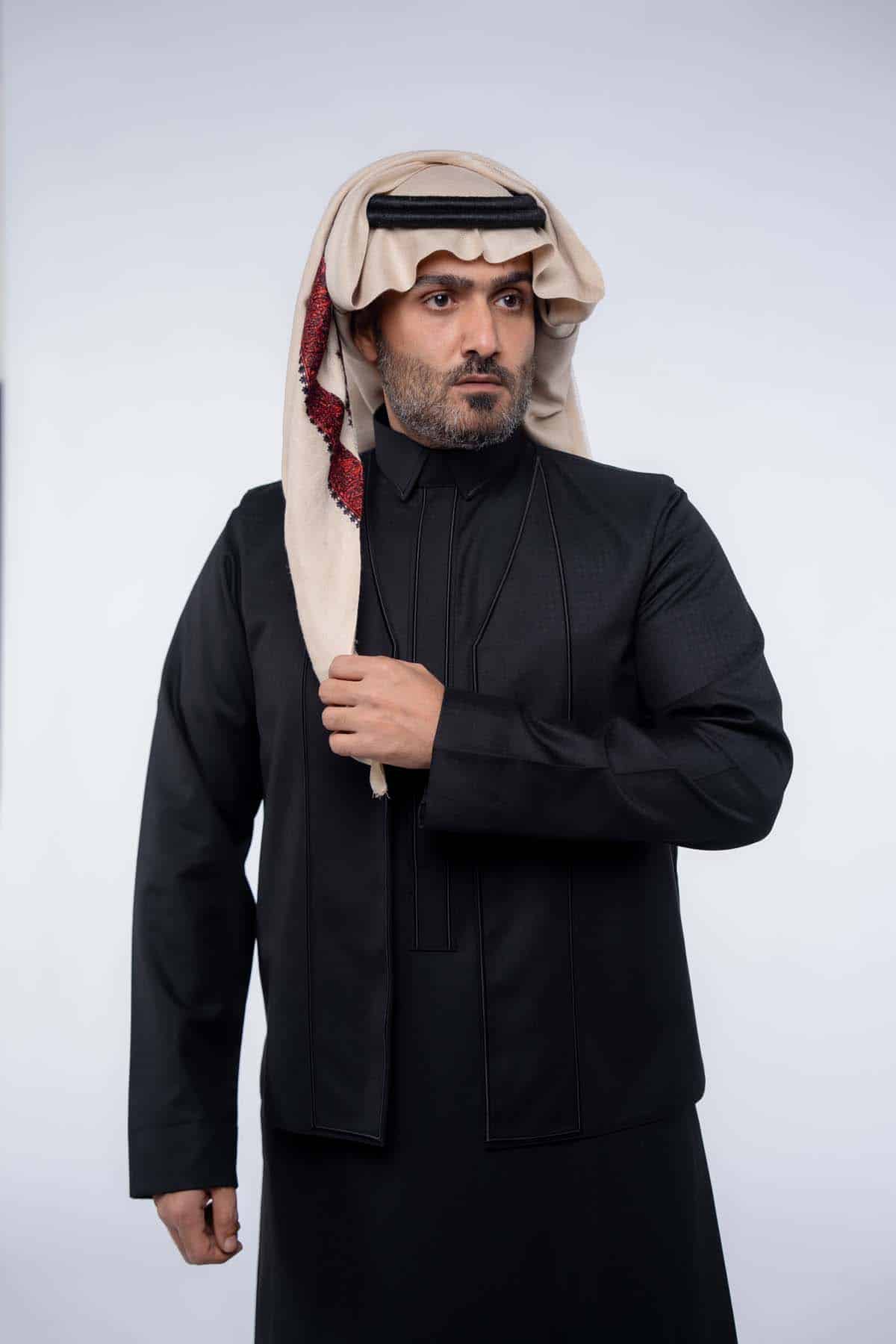ثوب زخرفات شتوي رجالي أسود