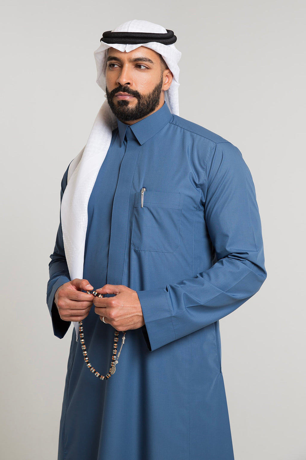 ثوب أعمال لون كحلي, ياقة قلاب