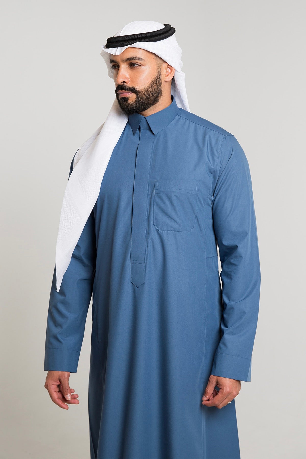 ثوب أعمال لون كحلي, ياقة قلاب